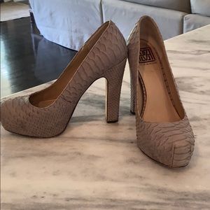 Pour Le Victoire 8 heels